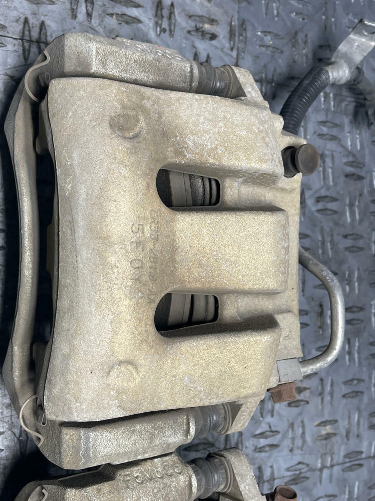 2011-14 Ford Mustang GT Front Brake Calipers LH RH 33k Miles 290