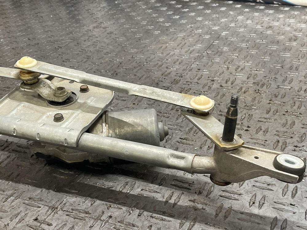 2011-14 Ford Mustang Wiper Motor Assembly 290