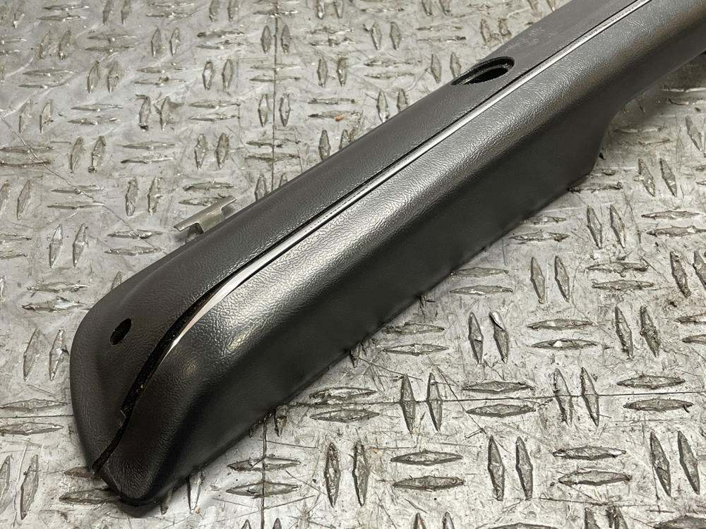 1987-93 Ford Mustang Black RH Passenger Arm Rest 117k Miles 289