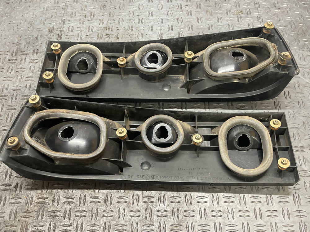 1987-93 Ford Mustang Taillight Buckets/Housings Pair 117k Miles 289