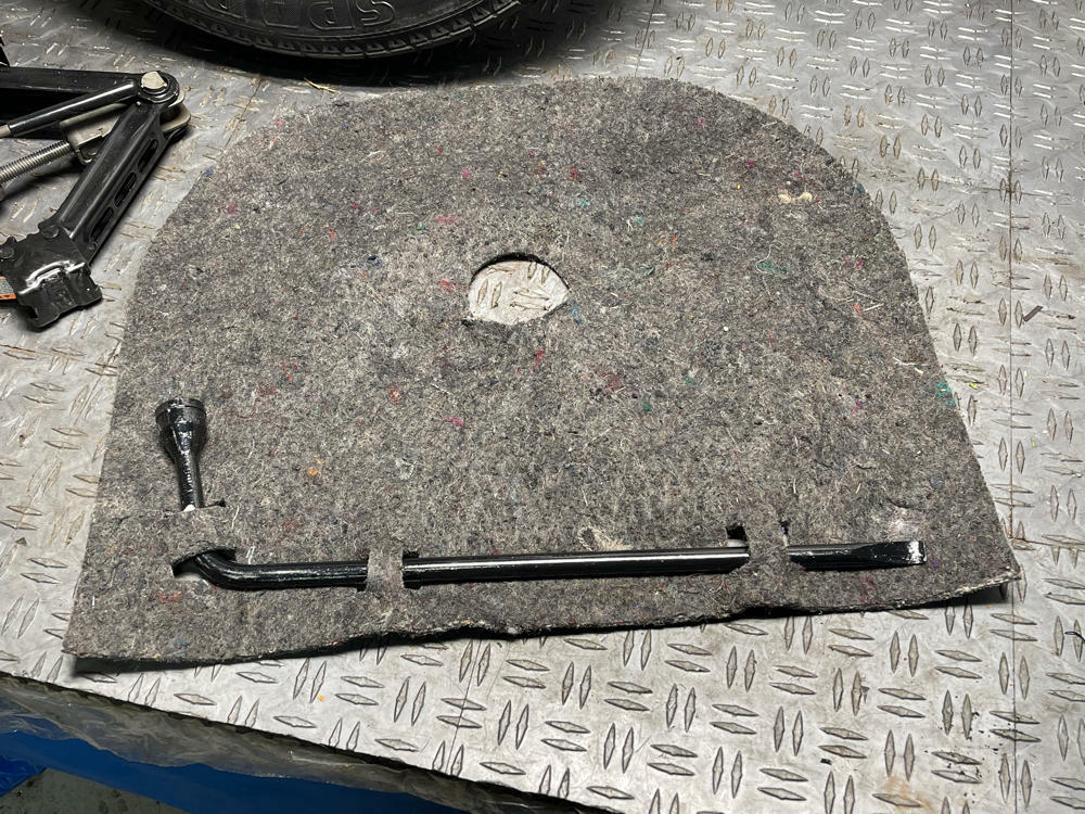 2003-04 Ford Mustang Mach One Full Size Spare Tire Kit 17" 19k Miles 296