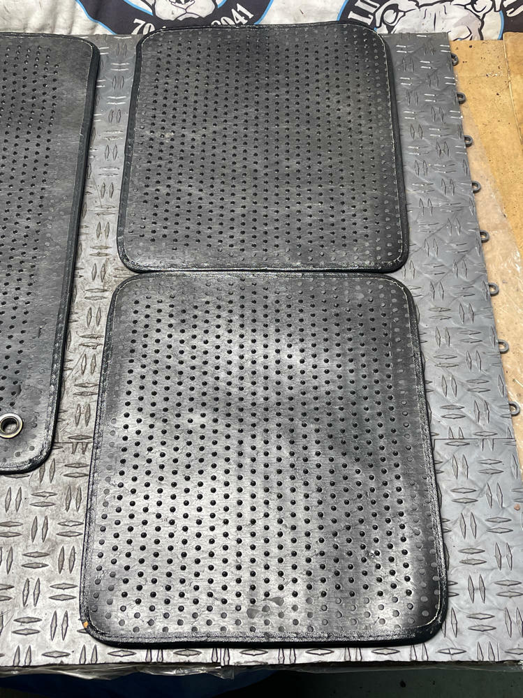 2003-04 Ford Mustang Mach One Mach One Floor Mat Set- 19k Miles 296