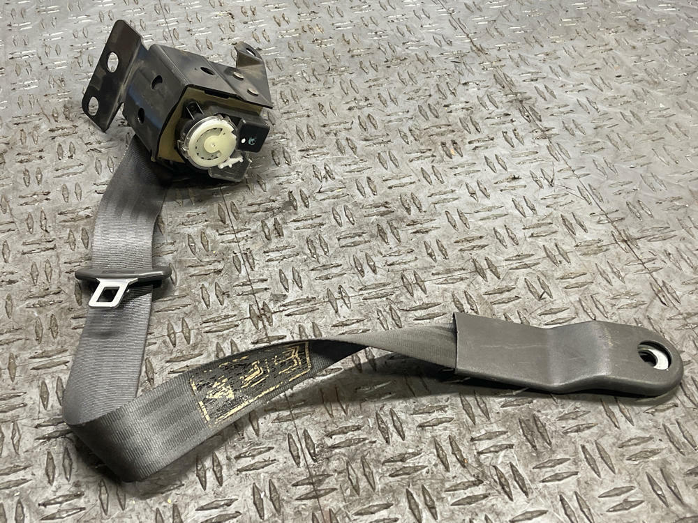 2003-04 Ford Mustang SVT Cobra Passenger Front RH Seat Belt- FOR CONVERTIBLE 295