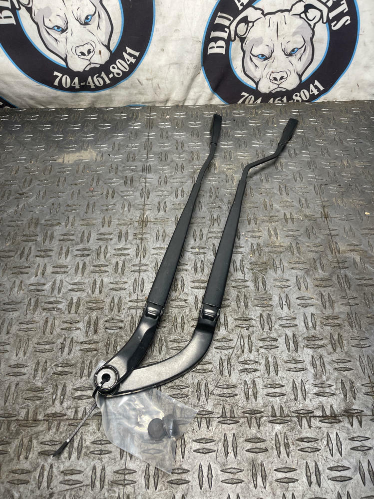 2015-23 Ford Mustang GT Exterior Wiper Arm Pair