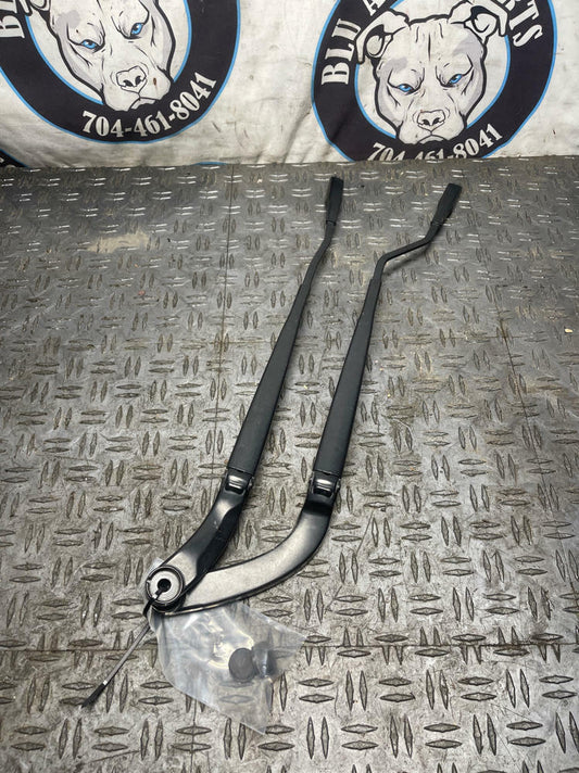 2015-23 Ford Mustang GT Exterior Wiper Arm Pair