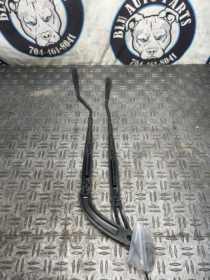 2015-23 Ford Mustang GT Exterior Wiper Arm Pair