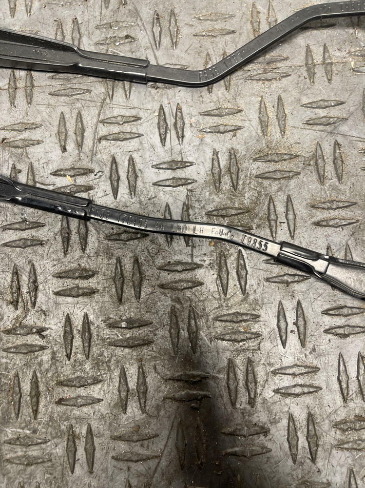 2015-23 Ford Mustang GT Exterior Wiper Arm Pair