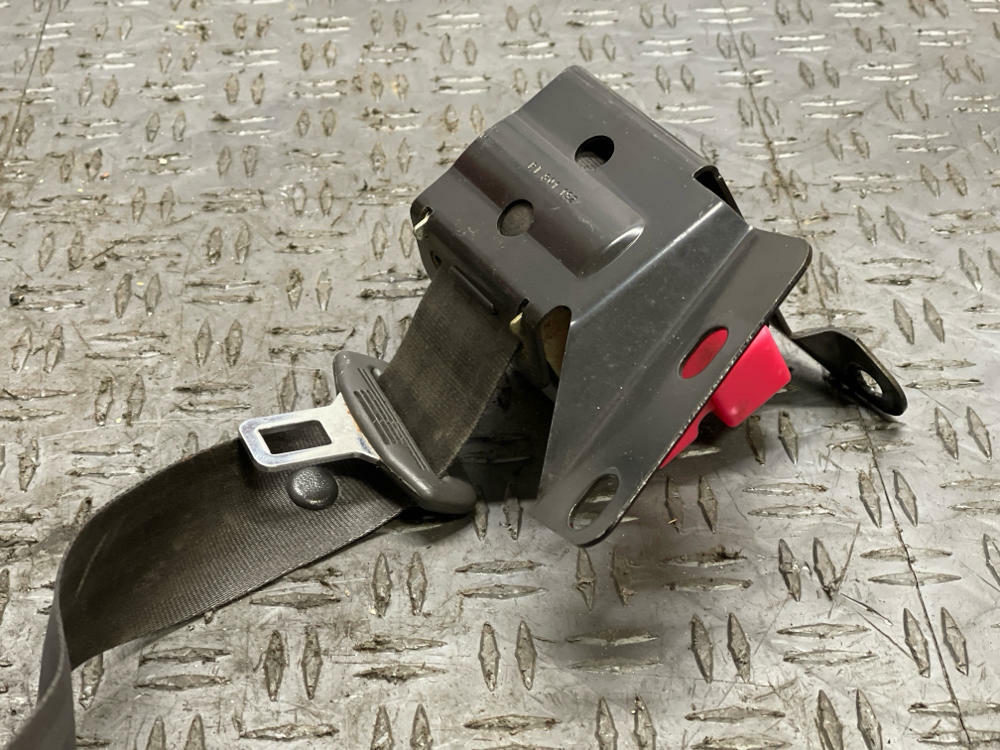 2003-04 Ford Mustang SVT Cobra Driver Front LH Seat Belt- FOR CONVERTIBLE  295