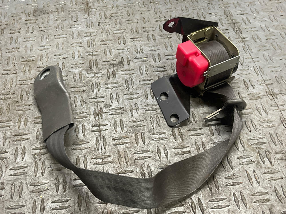2003-04 Ford Mustang SVT Cobra Driver Front LH Seat Belt- FOR CONVERTIBLE  295