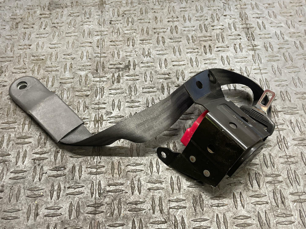 2003-04 Ford Mustang SVT Cobra Driver Front LH Seat Belt- FOR CONVERTIBLE  295