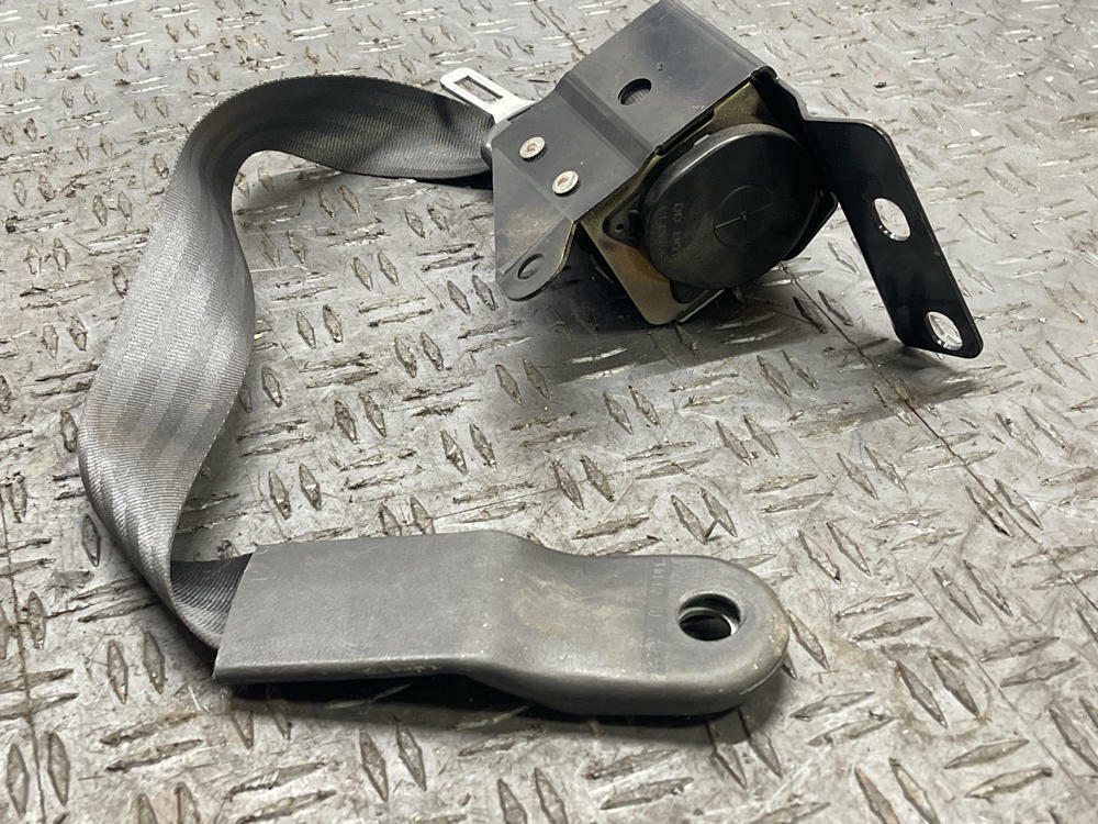 2003-04 Ford Mustang SVT Cobra Passenger Front RH Seat Belt- FOR CONVERTIBLE 295