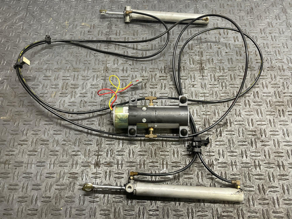 2003-04 Ford Mustang SVT Cobra Convertible Top Pump Motor & Lift Cylinders 295