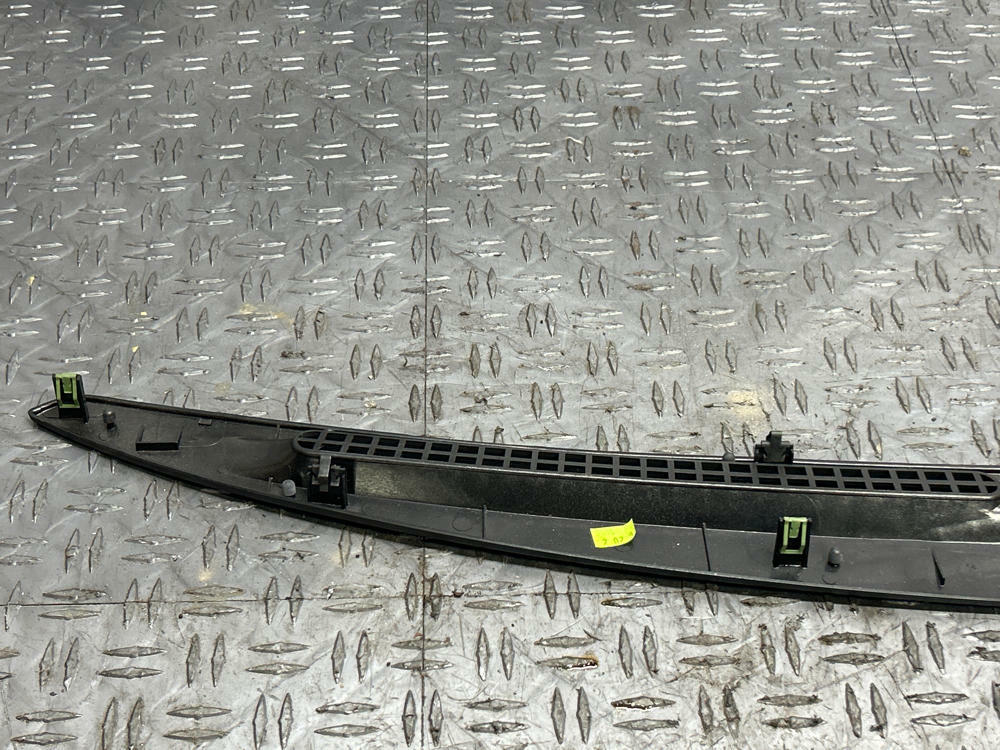 2003-04 Ford Mustang SVT Cobra Upper Dash Defroster Vent 295