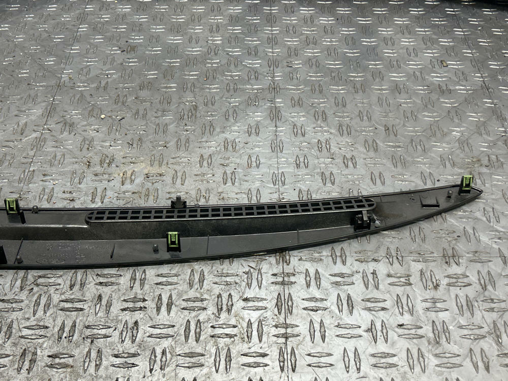 2003-04 Ford Mustang SVT Cobra Upper Dash Defroster Vent 295