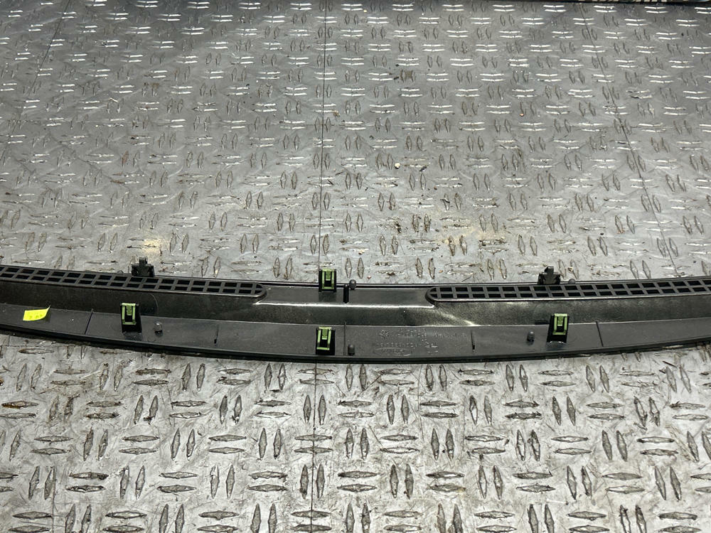2003-04 Ford Mustang SVT Cobra Upper Dash Defroster Vent 295