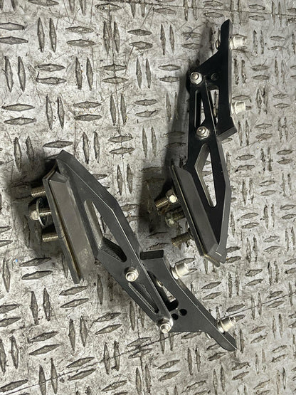 2018-23 Ford Mustang GT APR Wing Stays Pair 301