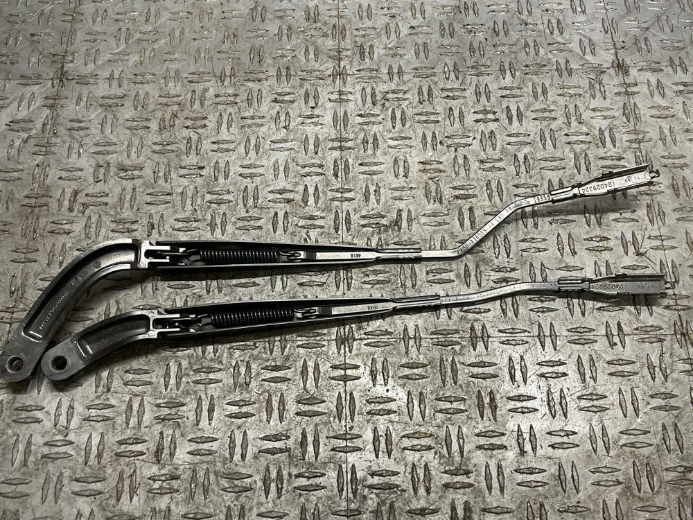 2018-23 Ford Mustang GT OEM Wiper Arms Pair 301