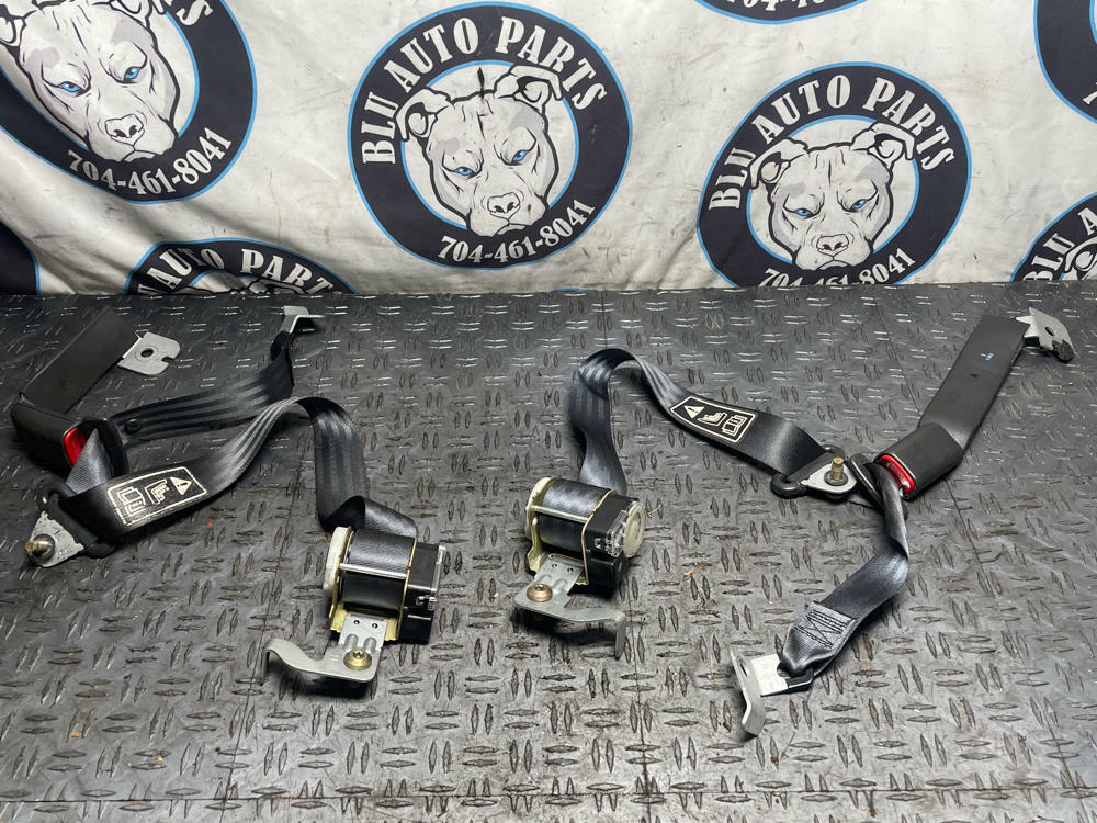 2003-04 Ford Mustang SVT Cobra Coupe Rear Seat Belts Pair LH RH 36k Miles 305
