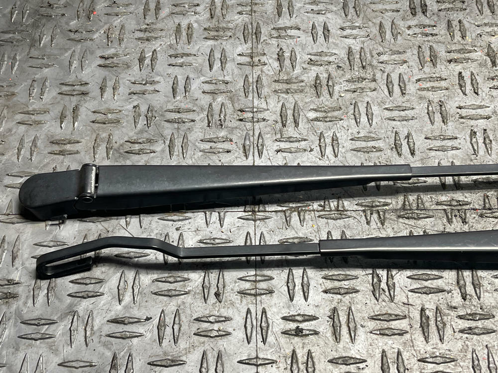 2003-04 Ford Mustang SVT Cobra OEM Wiper Arm Pair 305