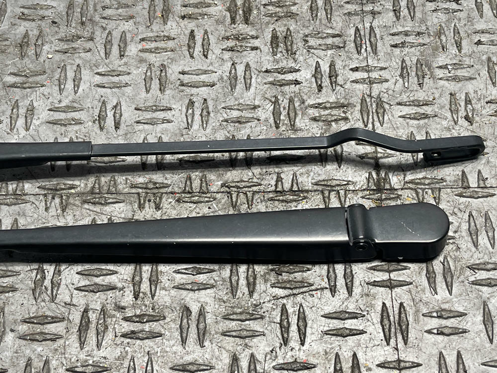 2003-04 Ford Mustang SVT Cobra OEM Wiper Arm Pair 305