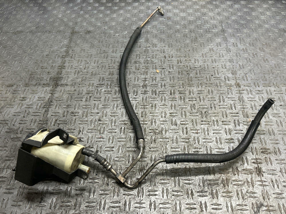 2003-04 Ford Mustang SVT Cobra PS Res w/ Bracket  & Return Line 304