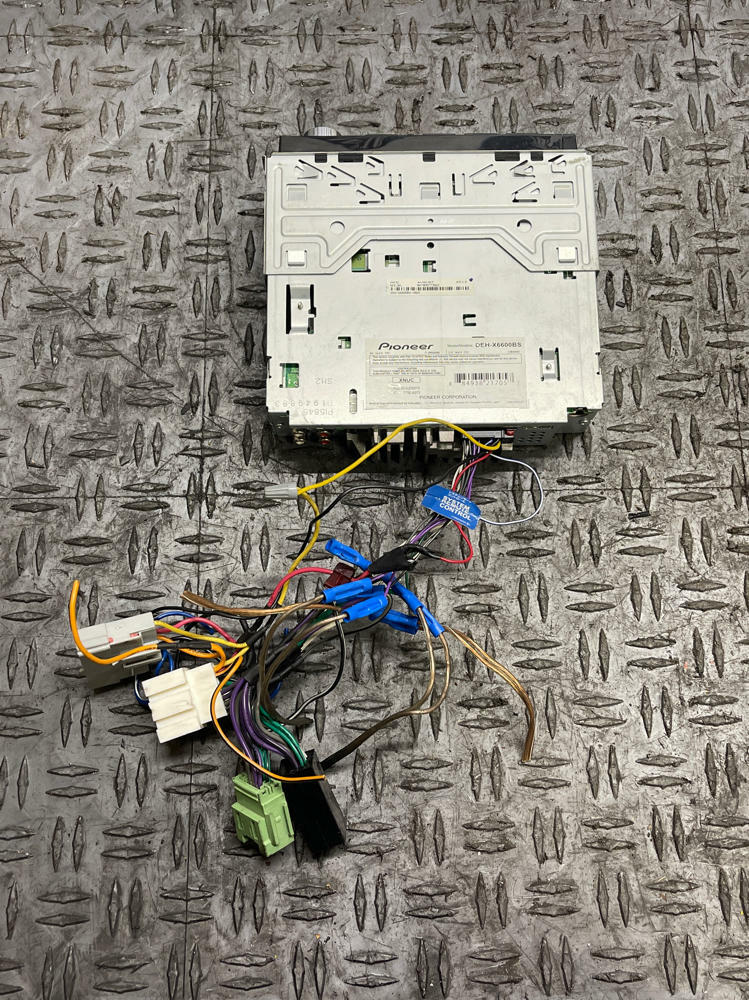 Pioneer DEH-X6600BS Single Din Radio 304
