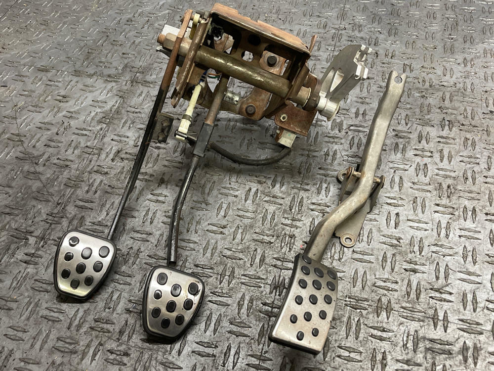 2003-04 Ford Mustang SVT Cobra Pedal Assembly 304