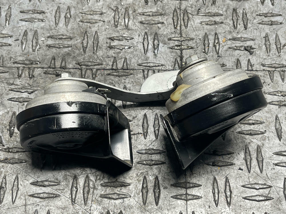 2003-04 Ford Mustang SVT Cobra OEM Horns 295