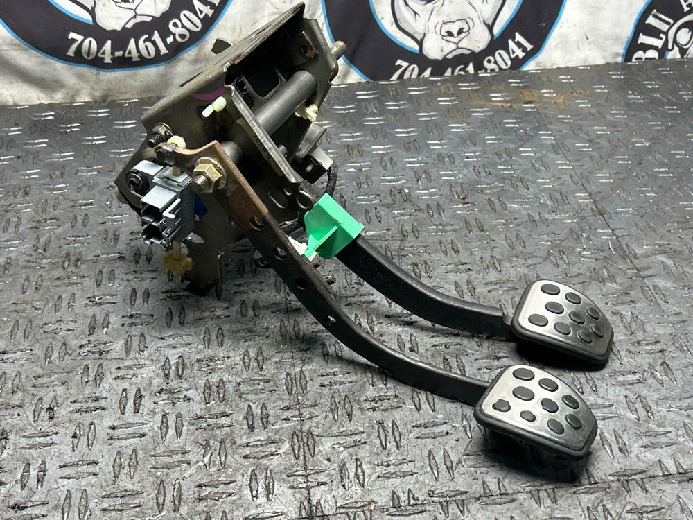 2003-04 Ford Mustang SVT Cobra Pedal Assembly 13K Miles 308