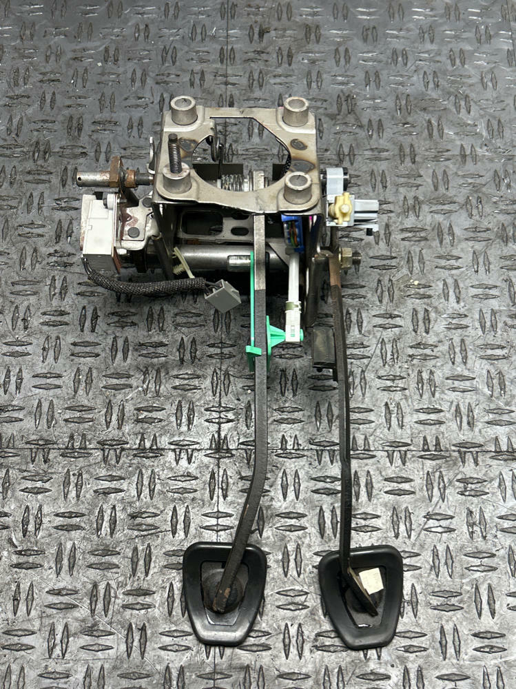 2003-04 Ford Mustang SVT Cobra Pedal Assembly 13K Miles 308