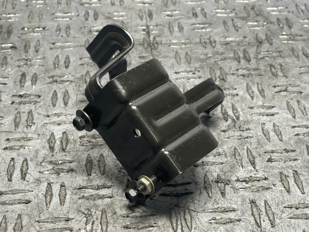 2003-04 Ford Mustang SVT Cobra Power Steering Resevoir Bracket 308