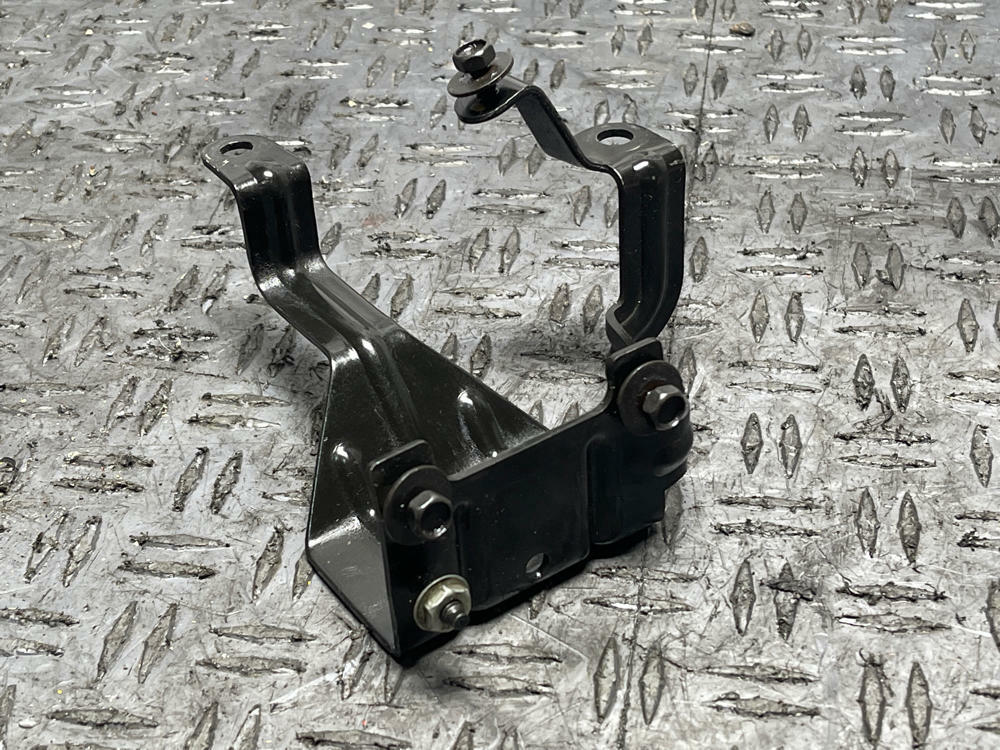 2003-04 Ford Mustang SVT Cobra Power Steering Resevoir Bracket 308