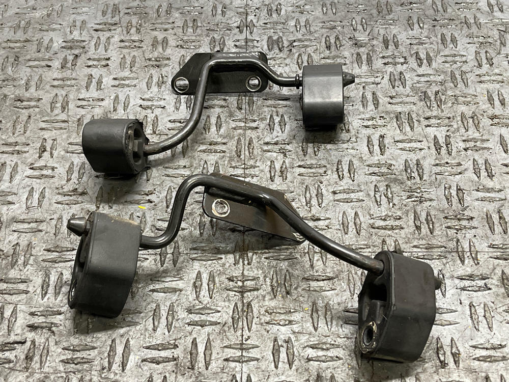 1999-04 Ford Mustang GT Exhaust Hangers Pair 38k Miles 302
