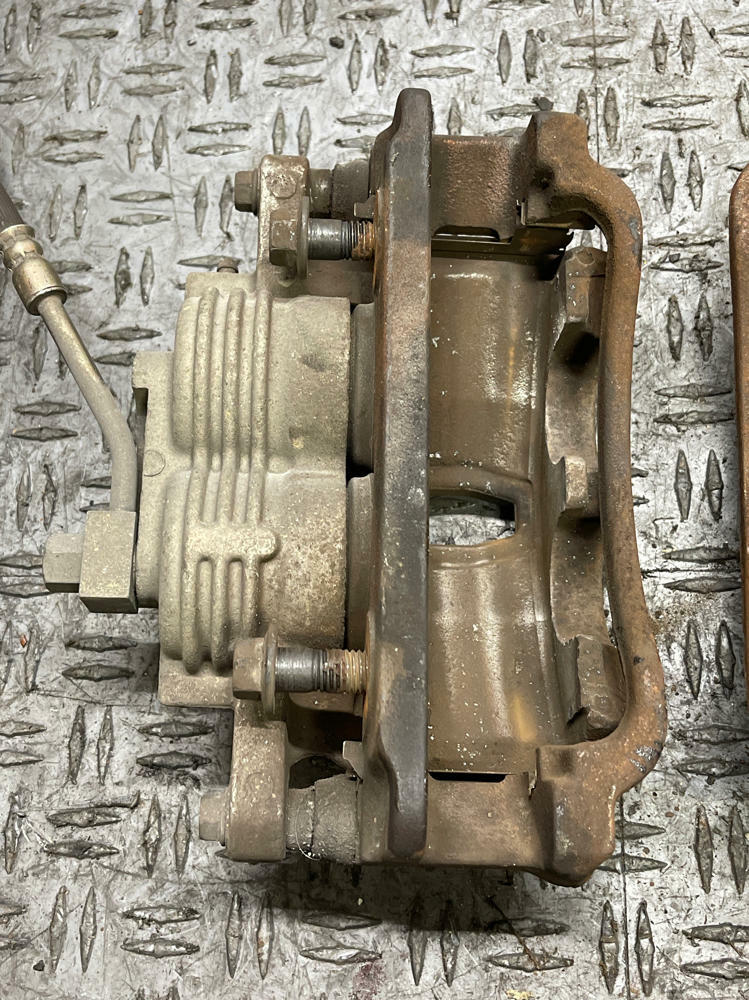1999-04 Ford Mustang GT Front Calipers LH RH 38k Miles 302