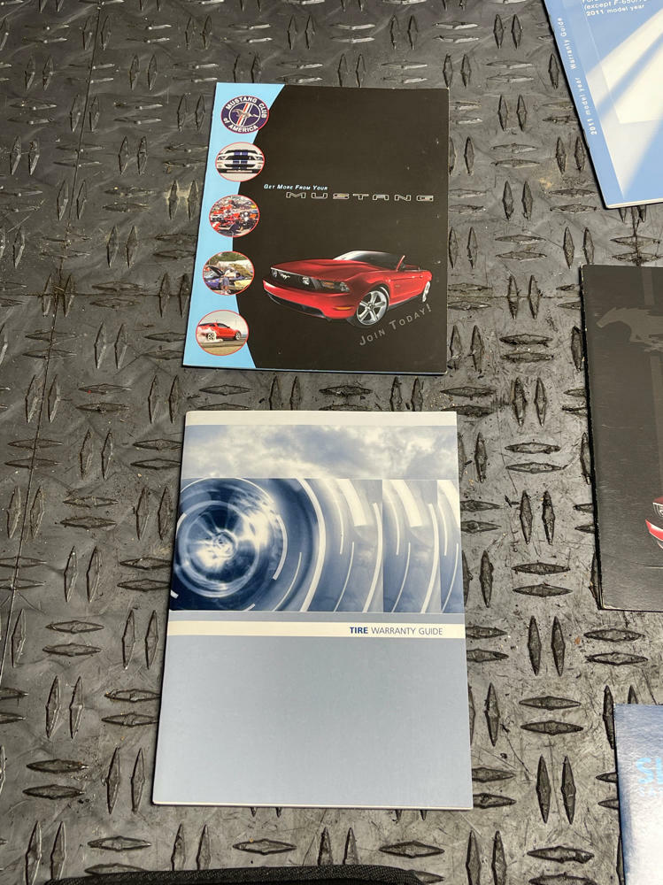 2011 Ford Mustang GT Owners Manual/Press Kit 294