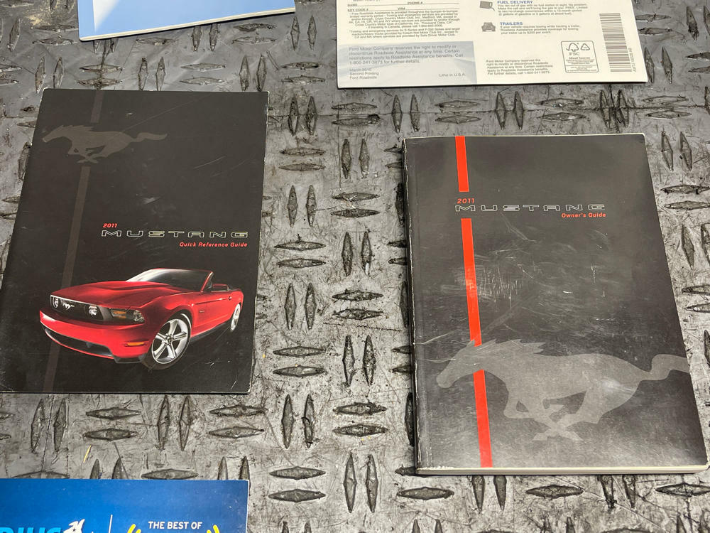 2011 Ford Mustang GT Owners Manual/Press Kit 294