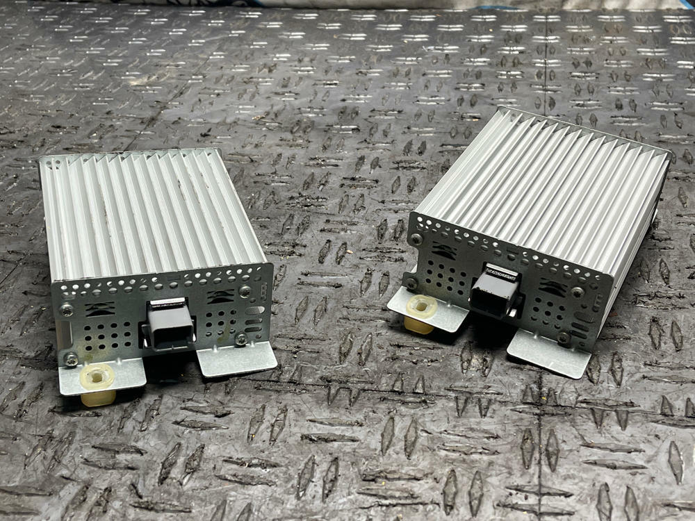 2011-14 Ford Mustang Amplifier Pair 294