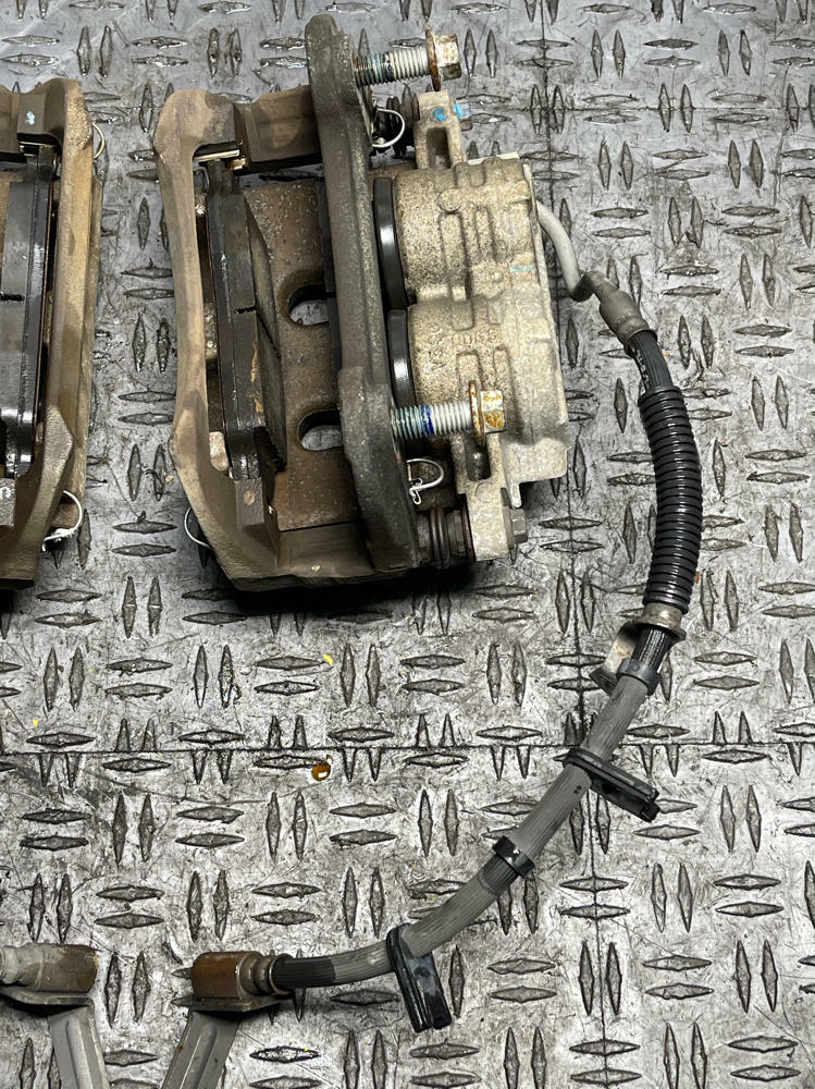 2011-14 Ford Mustang GT Front Brake Calipers LH RH 294