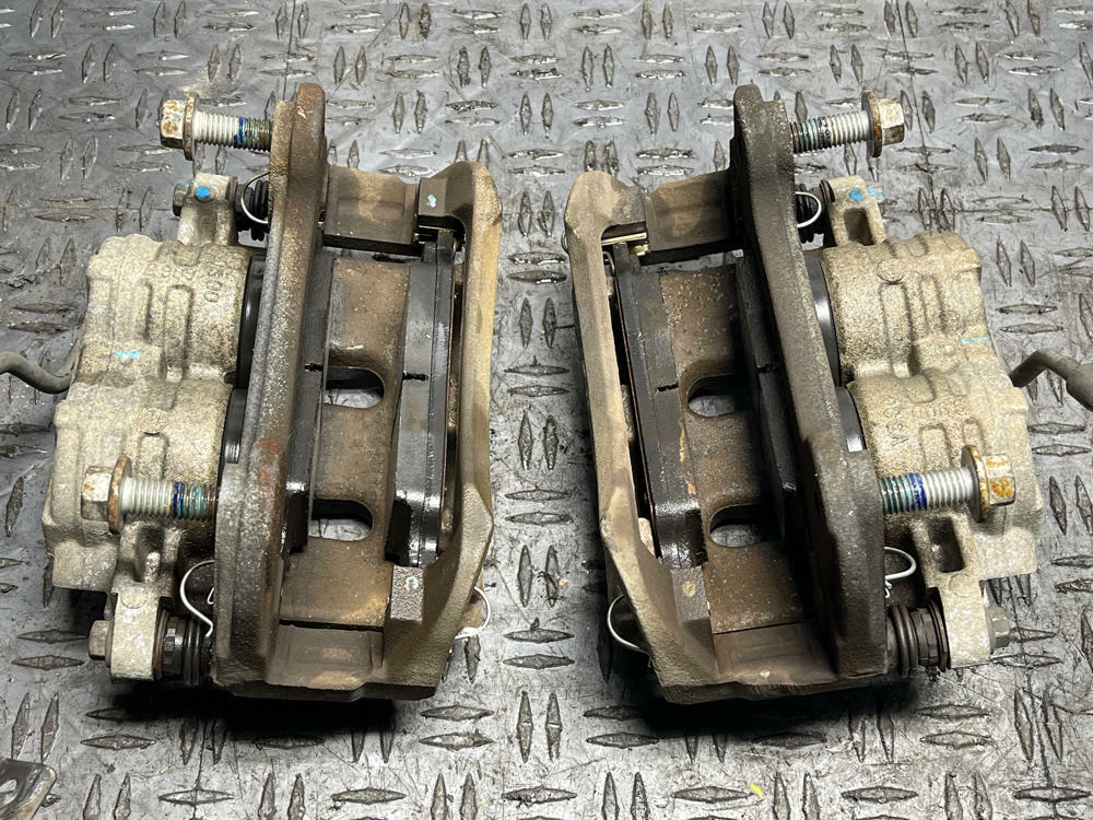 2011-14 Ford Mustang GT Front Brake Calipers LH RH 294