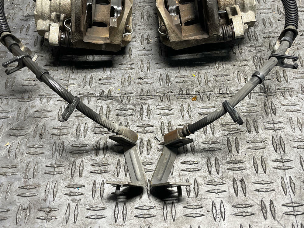 2011-14 Ford Mustang GT Front Brake Calipers LH RH 294
