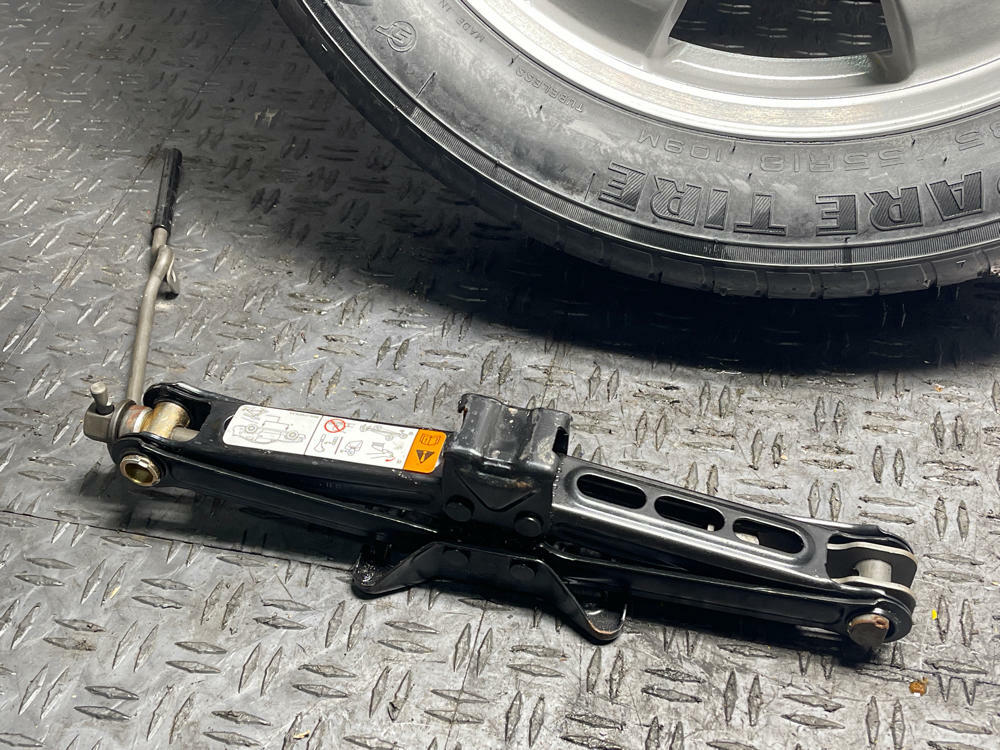 2011-14 Ford Mustang Spare Tire Kit 294