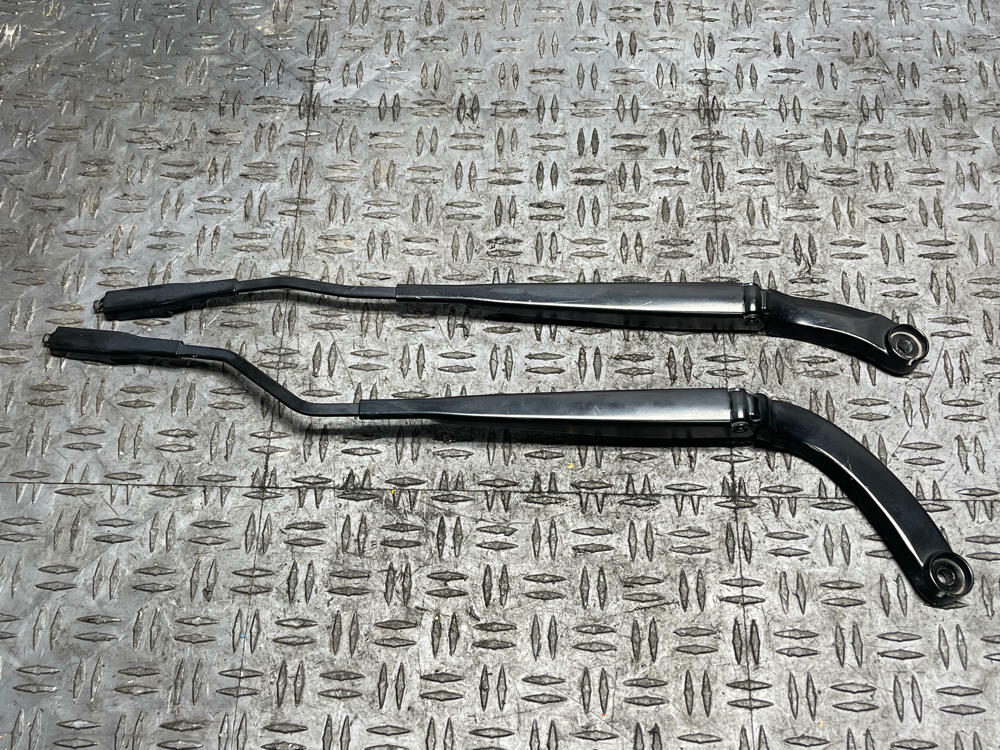 2018-23 Ford Mustang Wiper Arms Pair LH RH 56k Miles 310