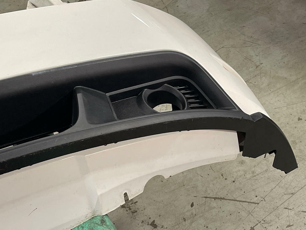 2011-12 Ford Mustang GT OEM Front Bumper 32k Miles 311