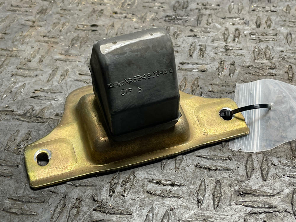 1999-04 Ford Mustang GT Bullitt 8.8 SRA Upper Bump Stop 306