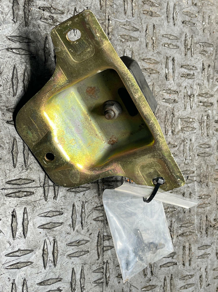 1999-04 Ford Mustang GT Bullitt 8.8 SRA Upper Bump Stop 306