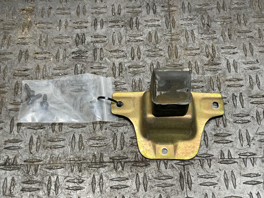 1999-04 Ford Mustang GT Bullitt 8.8 SRA Upper Bump Stop 306