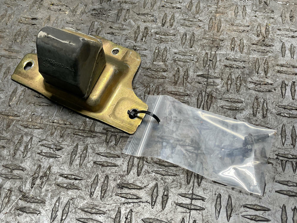 1999-04 Ford Mustang GT Bullitt 8.8 SRA Upper Bump Stop 306