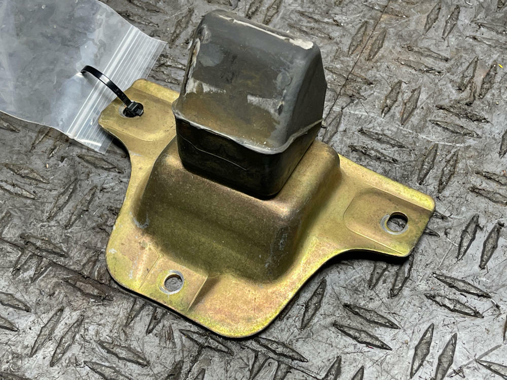 1999-04 Ford Mustang GT Bullitt 8.8 SRA Upper Bump Stop 306