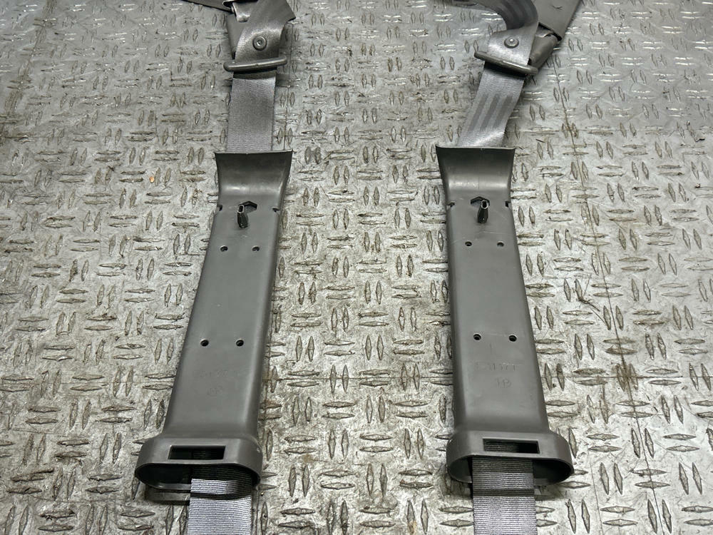 2003-04 Ford Mustang SVT Cobra Rear Seat Belt Pair 318