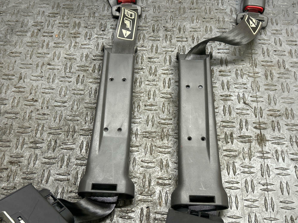 2003-04 Ford Mustang SVT Cobra Rear Seat Belt Pair 318